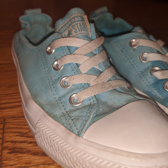 Women's Size 9.5 Low Top Converse Chuck Taylors - Picture 2 of 5